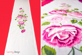 Table runner - Sapa ancient rose embroidery